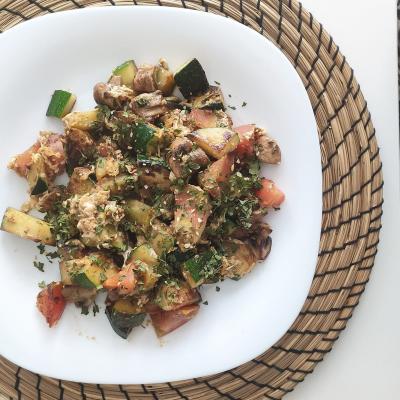 Salteado de verduras con tofu natural y quinoa