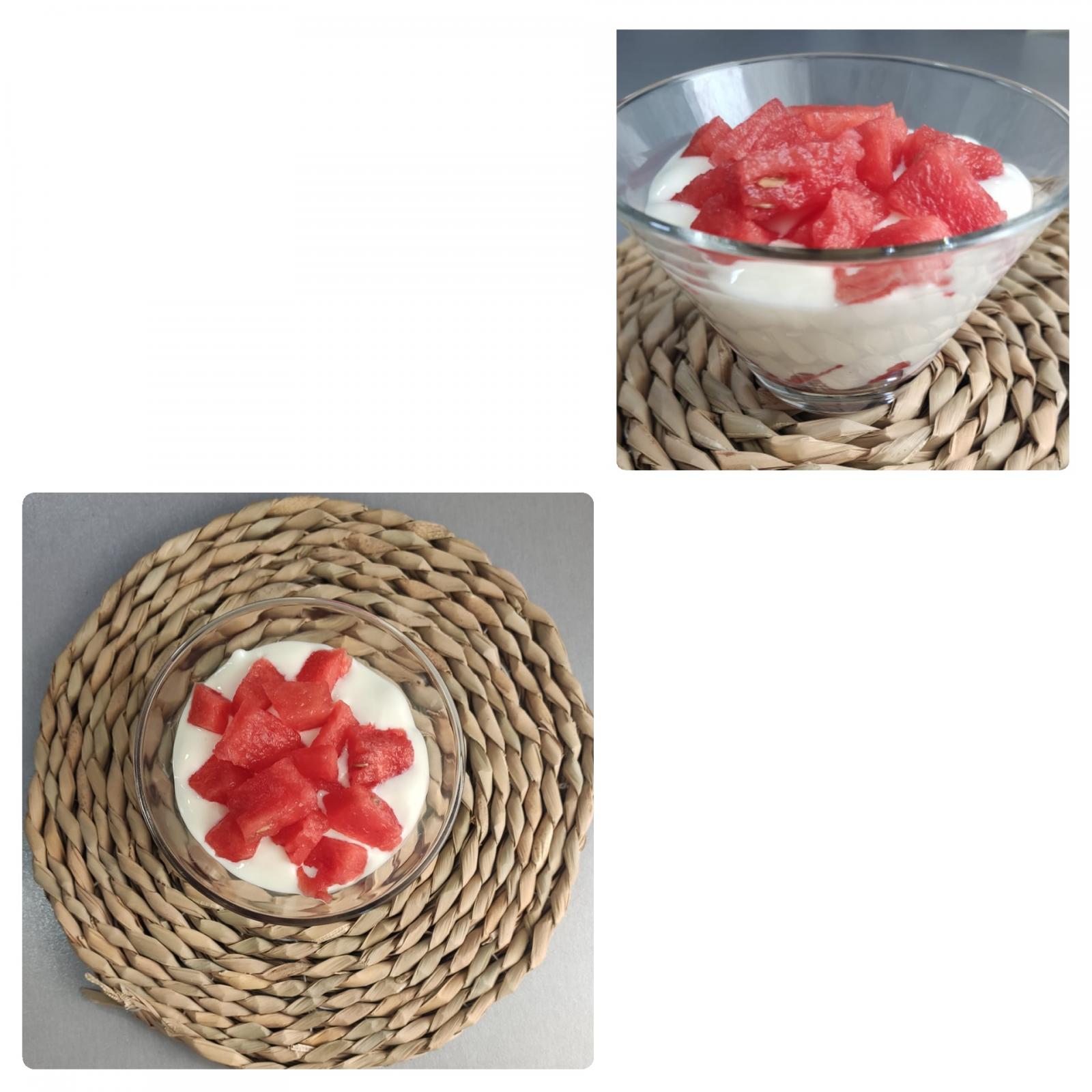 Yogur natural con trocitos de sandía